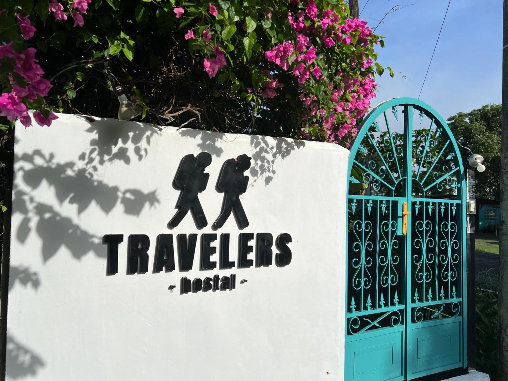 Hostal & Cafe Travelers 圣地亚哥 外观 照片